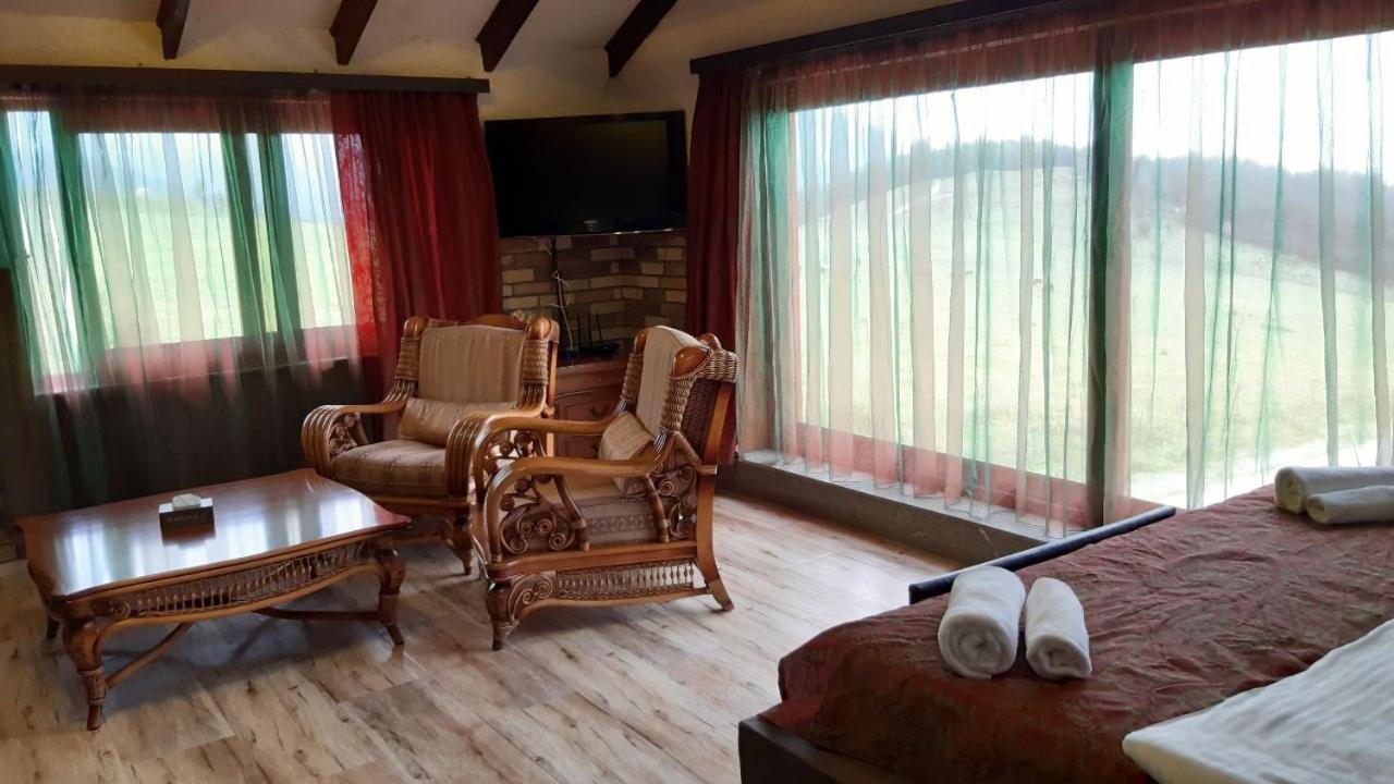 Alpine Castle Hotel ดีลีจาน ภายนอก รูปภาพ