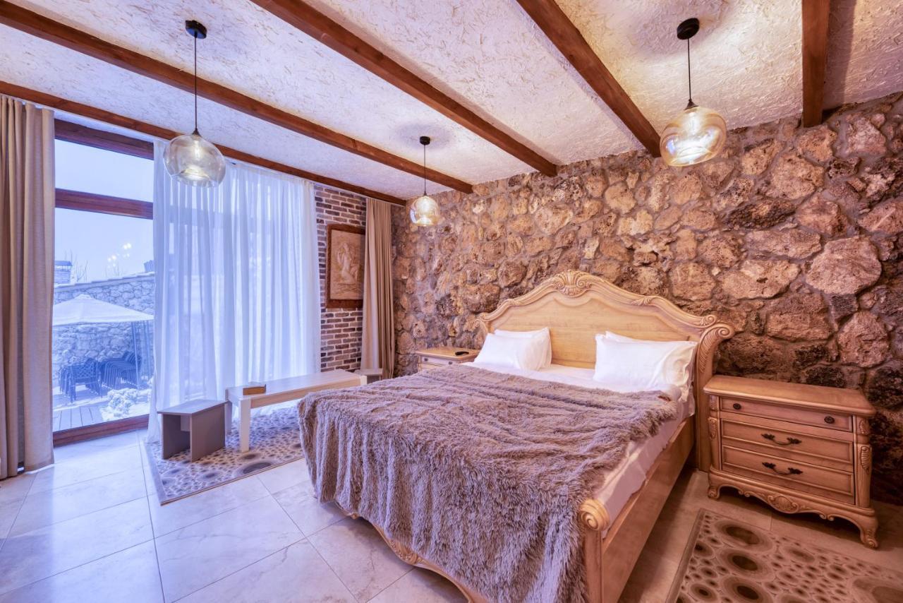 Alpine Castle Hotel ดีลีจาน ภายนอก รูปภาพ