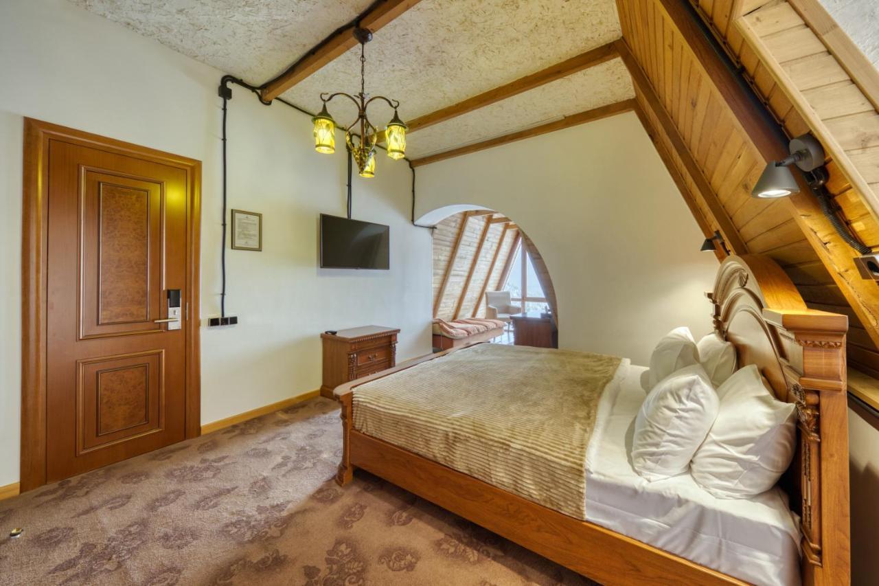 Alpine Castle Hotel ดีลีจาน ภายนอก รูปภาพ