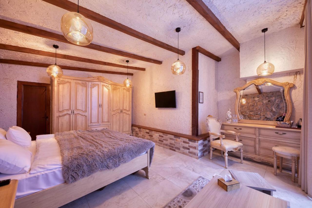 Alpine Castle Hotel ดีลีจาน ภายนอก รูปภาพ