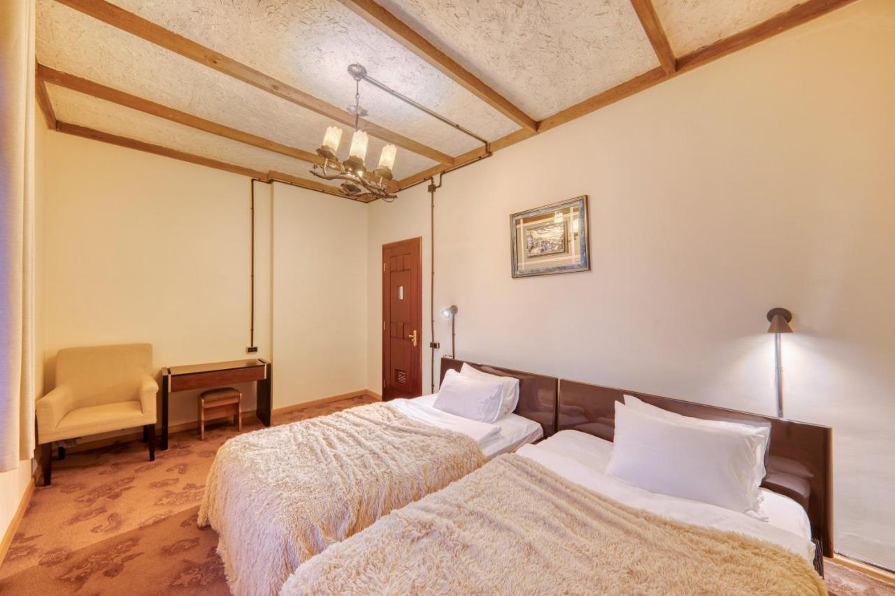 Alpine Castle Hotel ดีลีจาน ภายนอก รูปภาพ