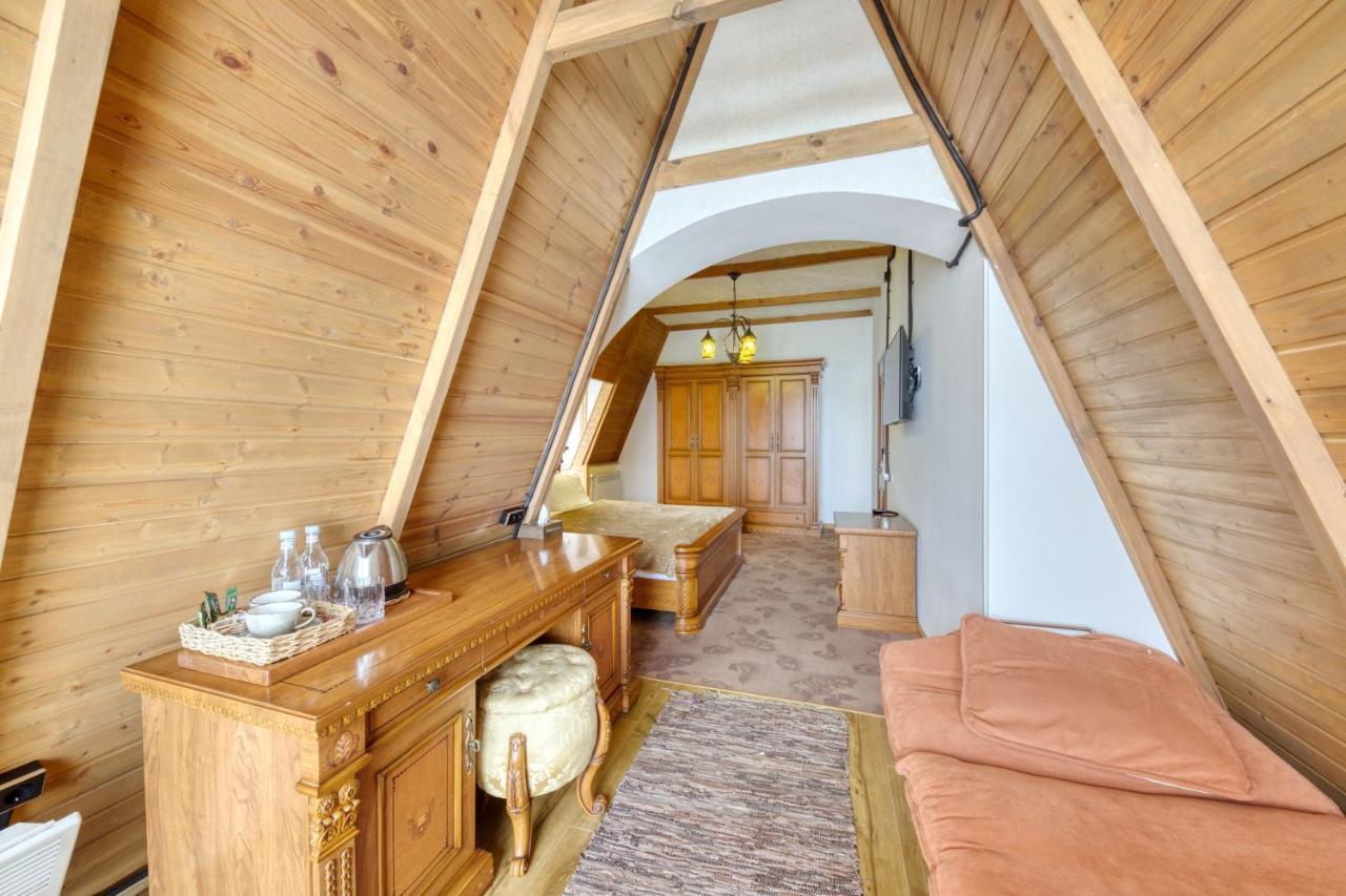 Alpine Castle Hotel ดีลีจาน ภายนอก รูปภาพ