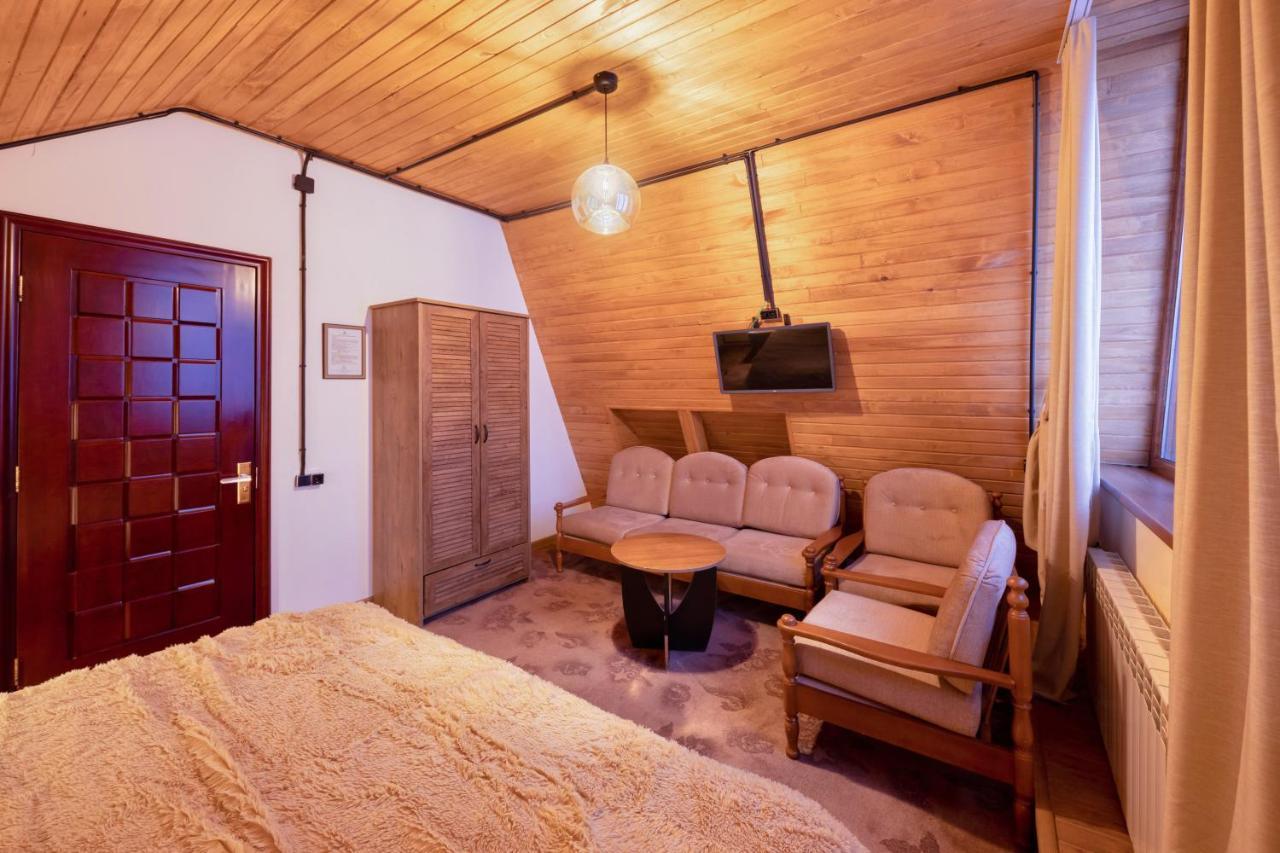 Alpine Castle Hotel ดีลีจาน ภายนอก รูปภาพ