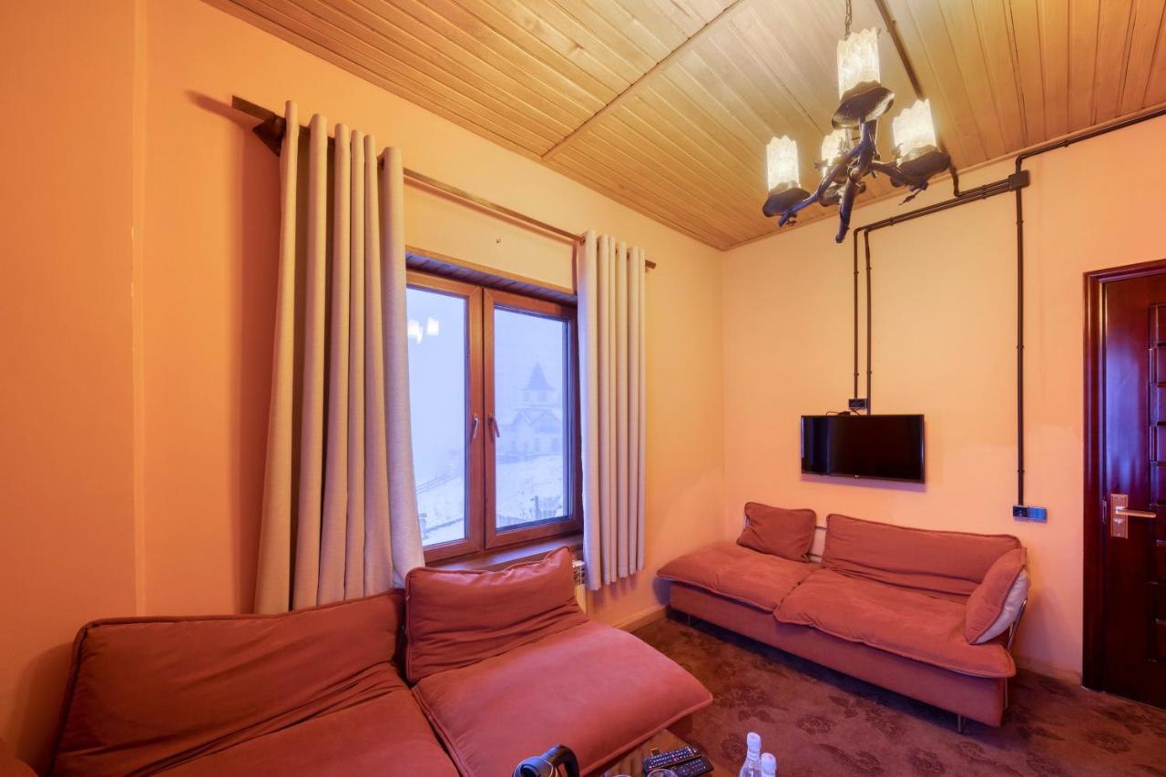 Alpine Castle Hotel ดีลีจาน ภายนอก รูปภาพ