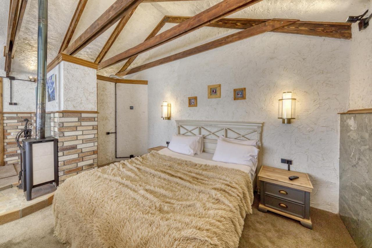 Alpine Castle Hotel ดีลีจาน ภายนอก รูปภาพ
