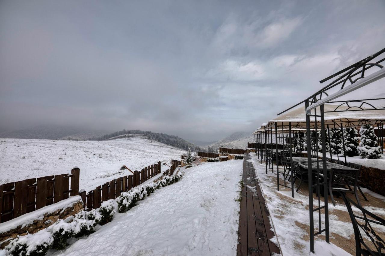 Alpine Castle Hotel ดีลีจาน ภายนอก รูปภาพ