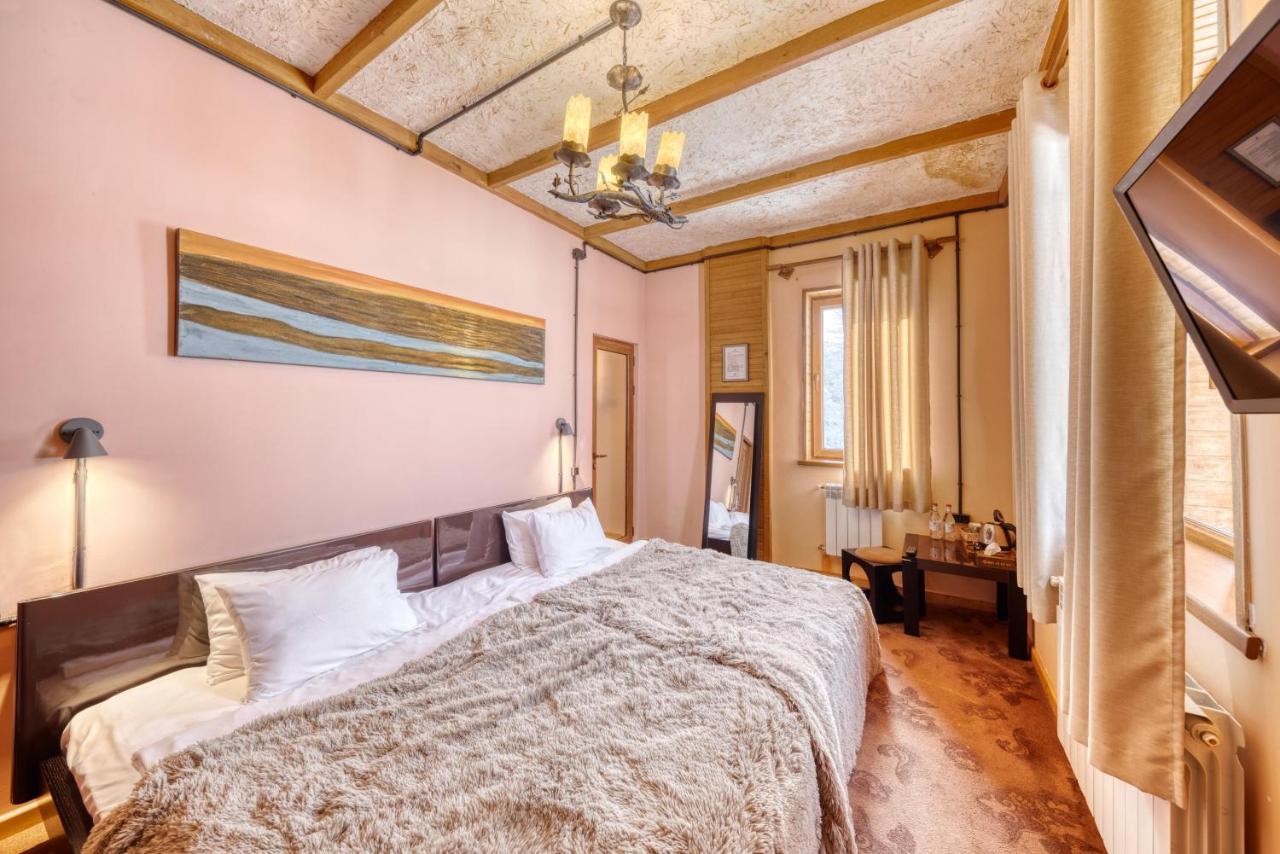 Alpine Castle Hotel ดีลีจาน ภายนอก รูปภาพ